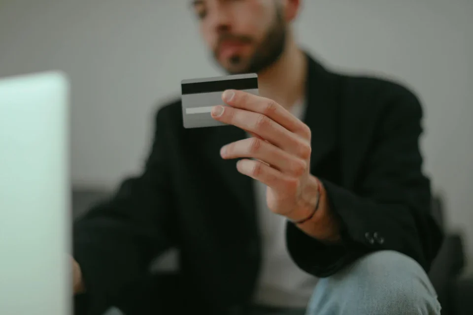 The Practical Credit Card Comparison Checklist: How to Choose Without Getting Burned